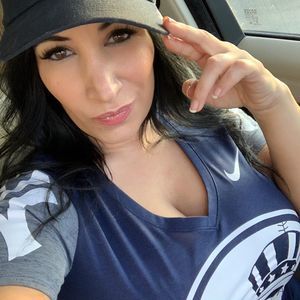 Meet your Posher, Enza